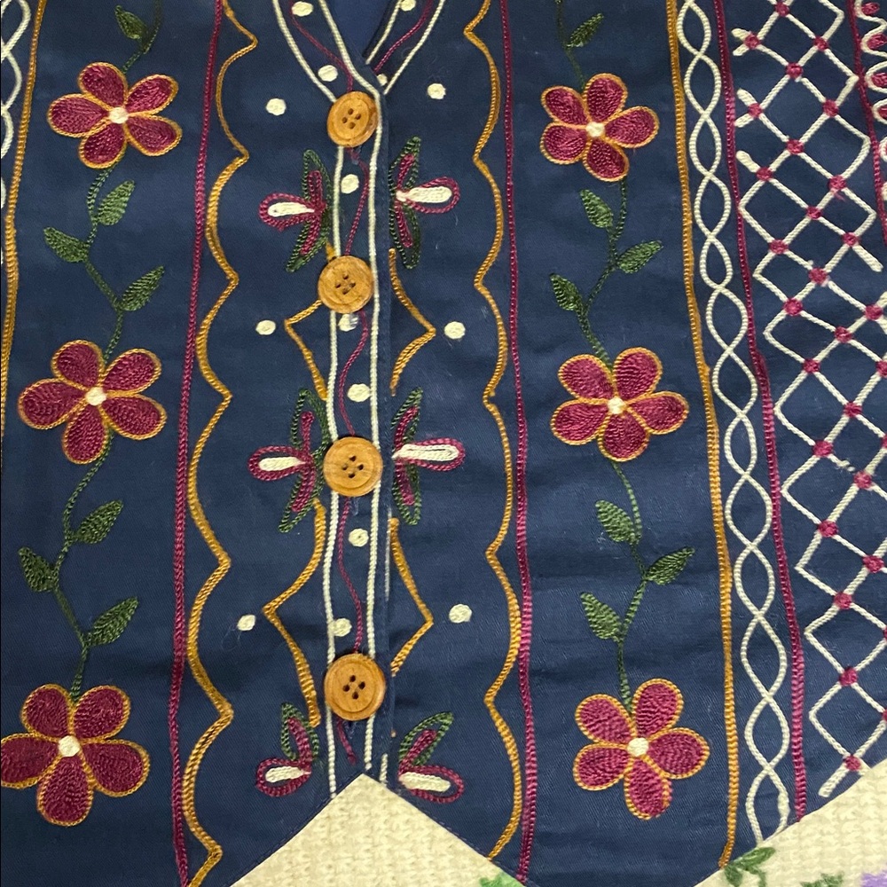 Embroidered Floral Vest - Picture 9 of 9